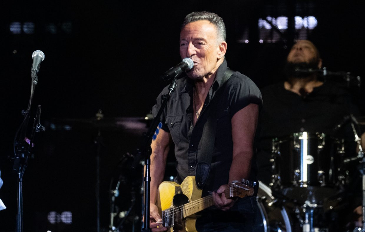 when does bruce springsteen tour finish